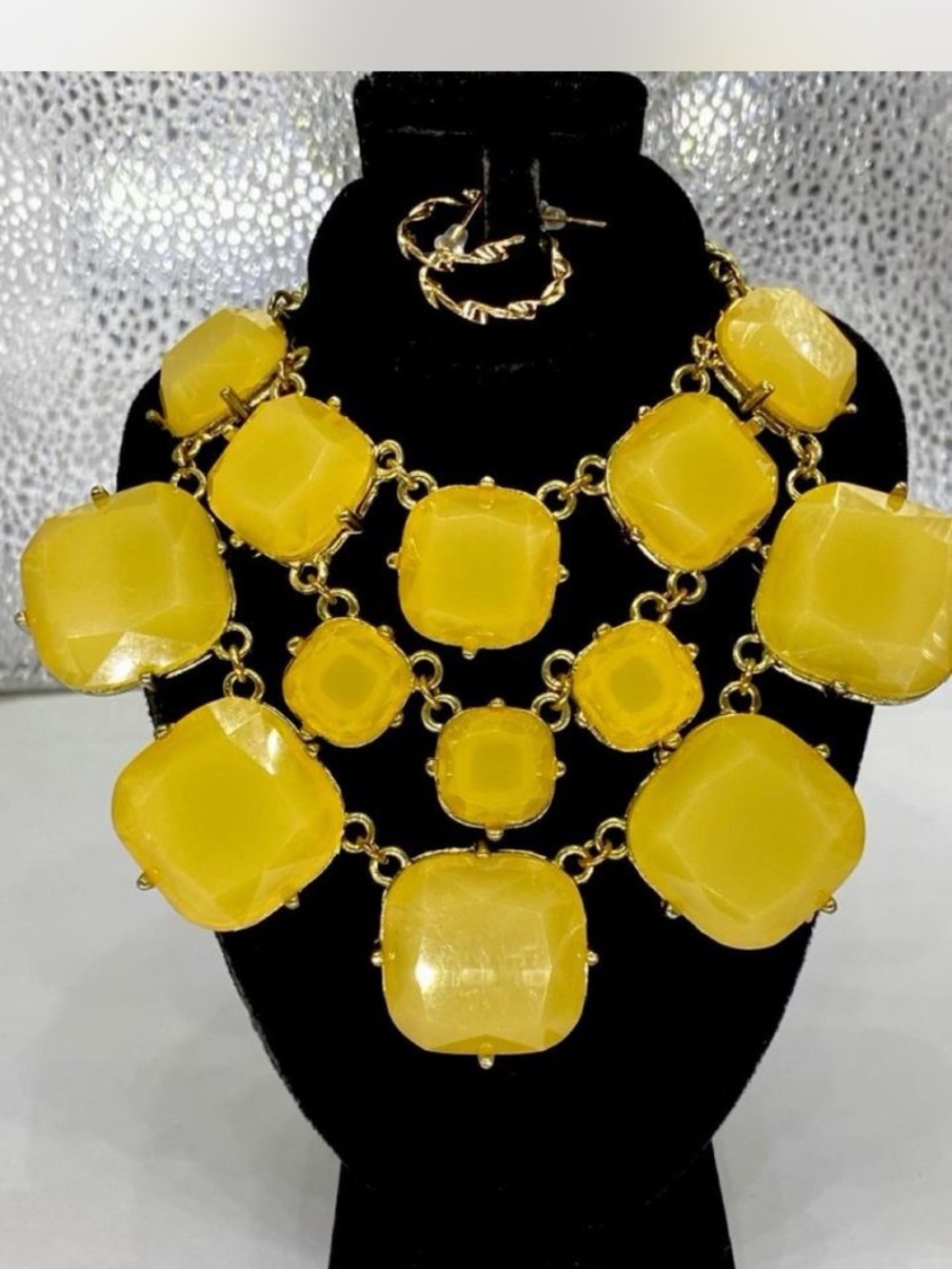 Ladies * Statement *** Buttermilk ^^^  Goldtone Hardwear * Necklace / Earrings